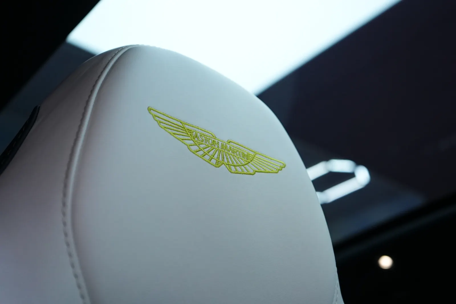 Aston Martin DBX 707 2025