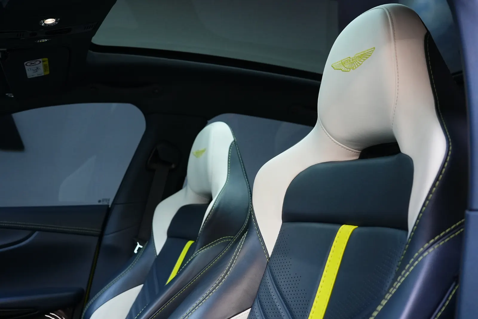 Aston Martin DBX 707 2025