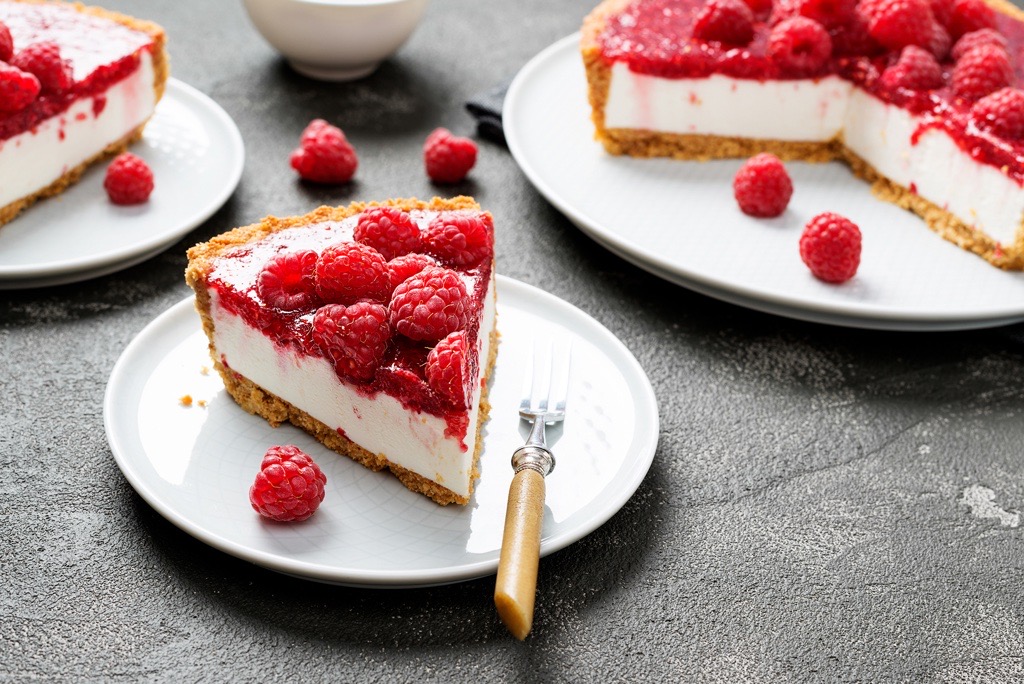 White Chocolate & Raspberry Mousse Cake