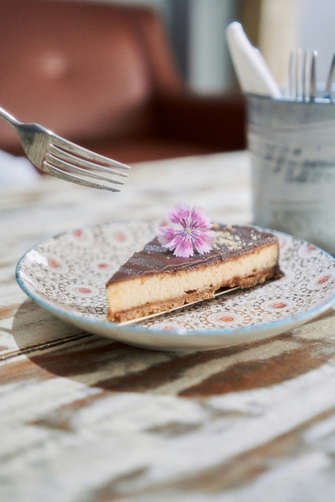 Triple Layer Cheesecake with Chocolate-Glaze