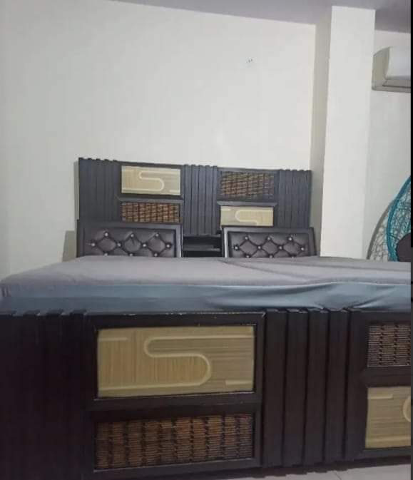 Details View - Double bed  photos - reseller,reseller marketplace,advetising your products,reseller bazzar,resellerbazzar.in,india's classified site,Bed good condition working condition 