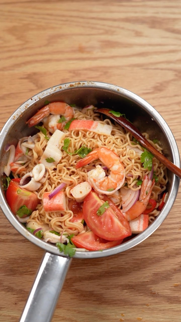 Kerabu Maggi Thai thumbnail