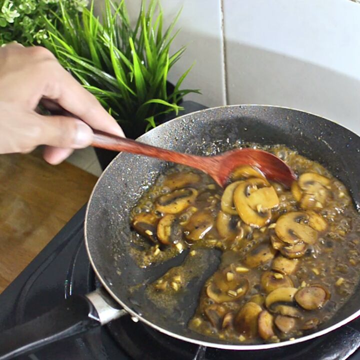 Chicken with Black Pepper Mushroom thumbnail