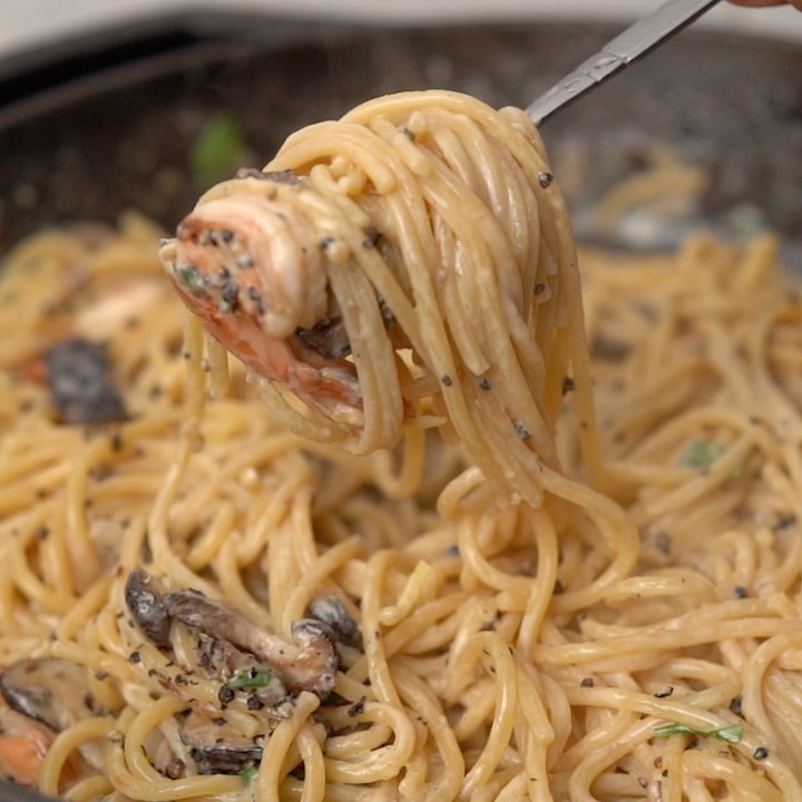 Creamy Mushroom Pasta thumbnail