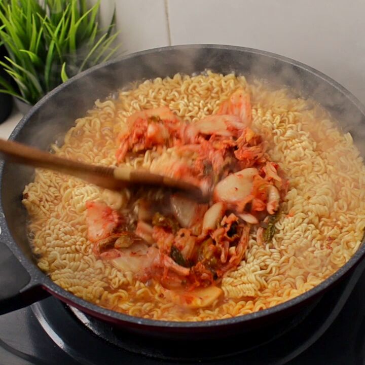 Puasa Day 14 : Maggi Kimchi + Orange Carrot Juice thumbnail