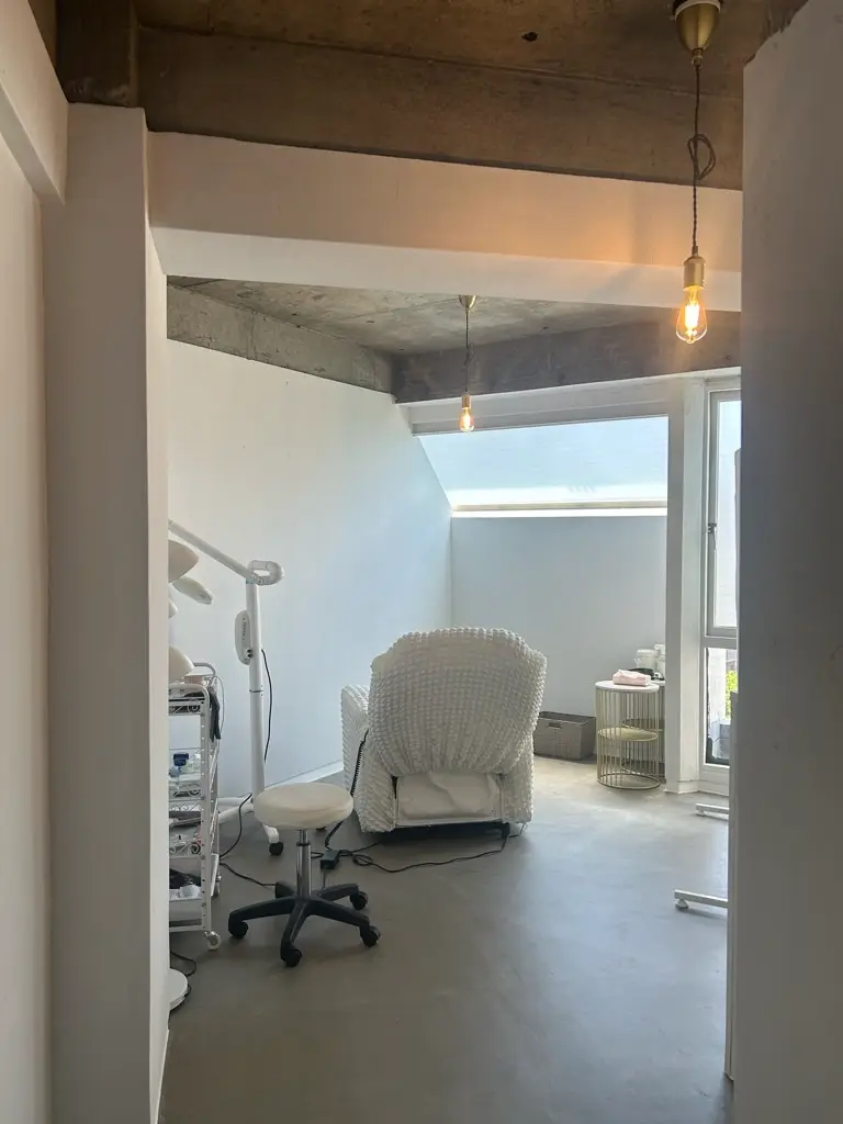 eyelash & whitening  La  Livi