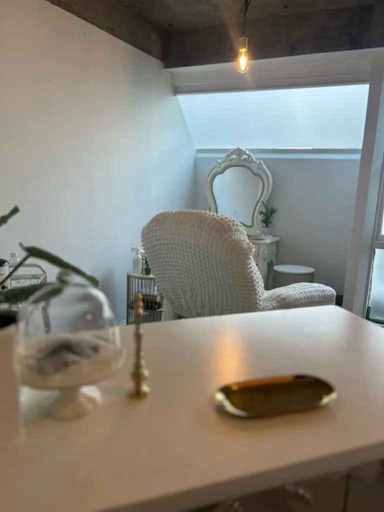 eyelash & whitening  La  Livi