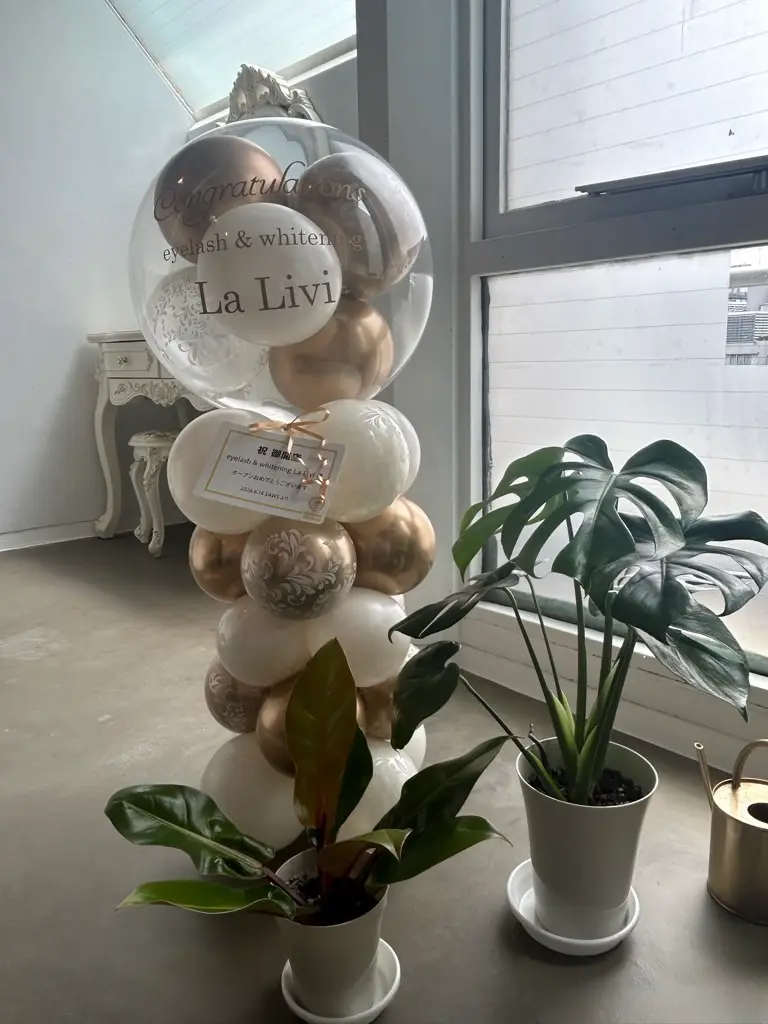 eyelash & whitening  La  Livi