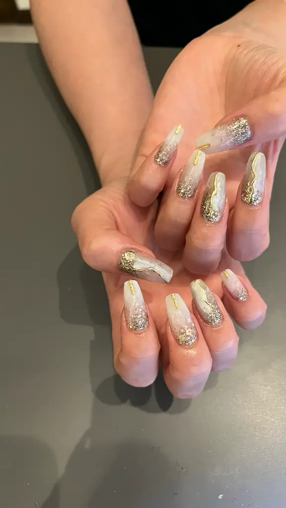 private nail salon Diana.