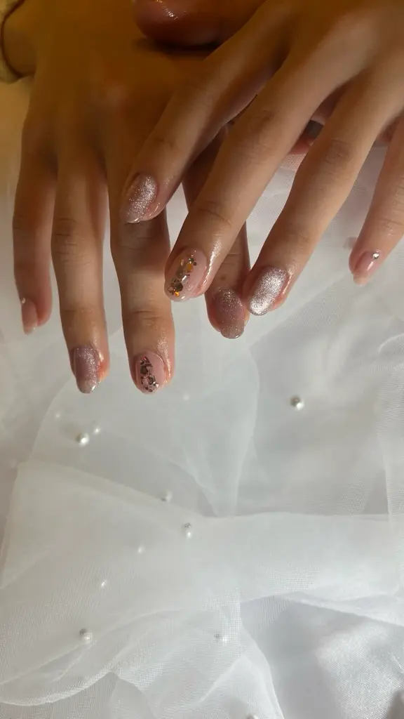 private nail salon Diana.