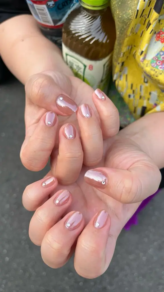 private nail salon Diana.