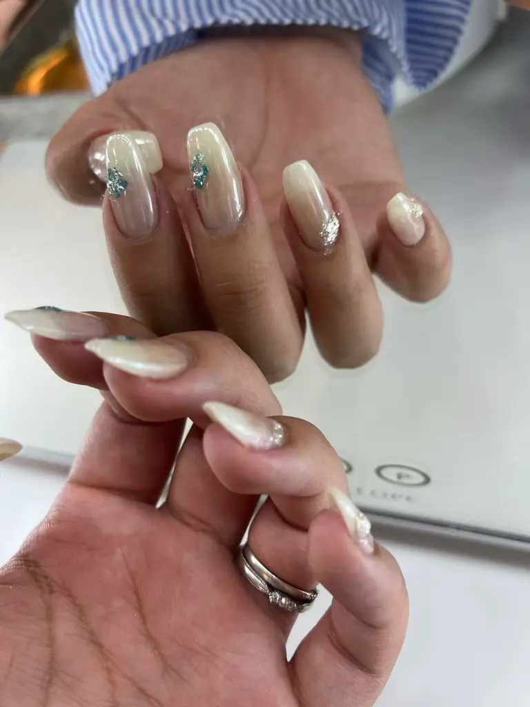 private nail salon Diana.