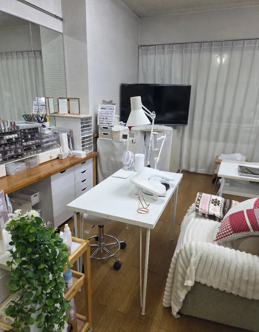 Avant Nail and Eyelash