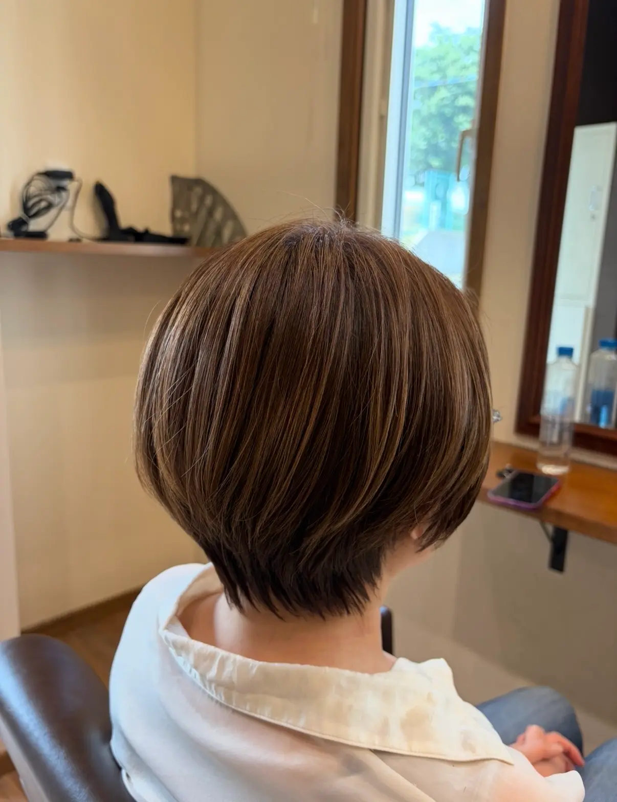 滝沢市の美容室|ツヤのあるブラウンショートボブで軽やかな大人スタイル