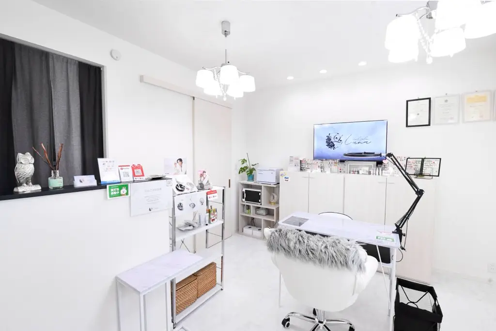 nail salon Luna