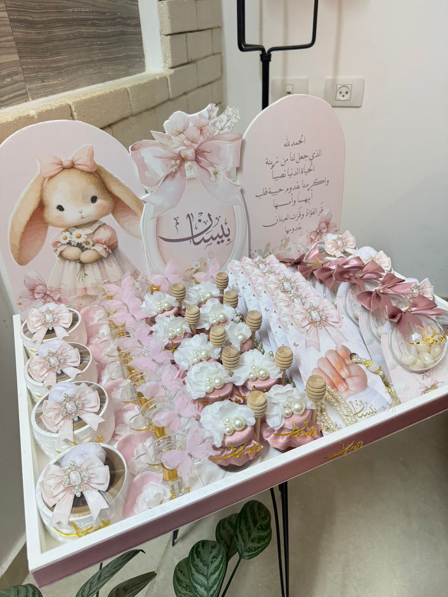 60-piece party favor set with tray 2