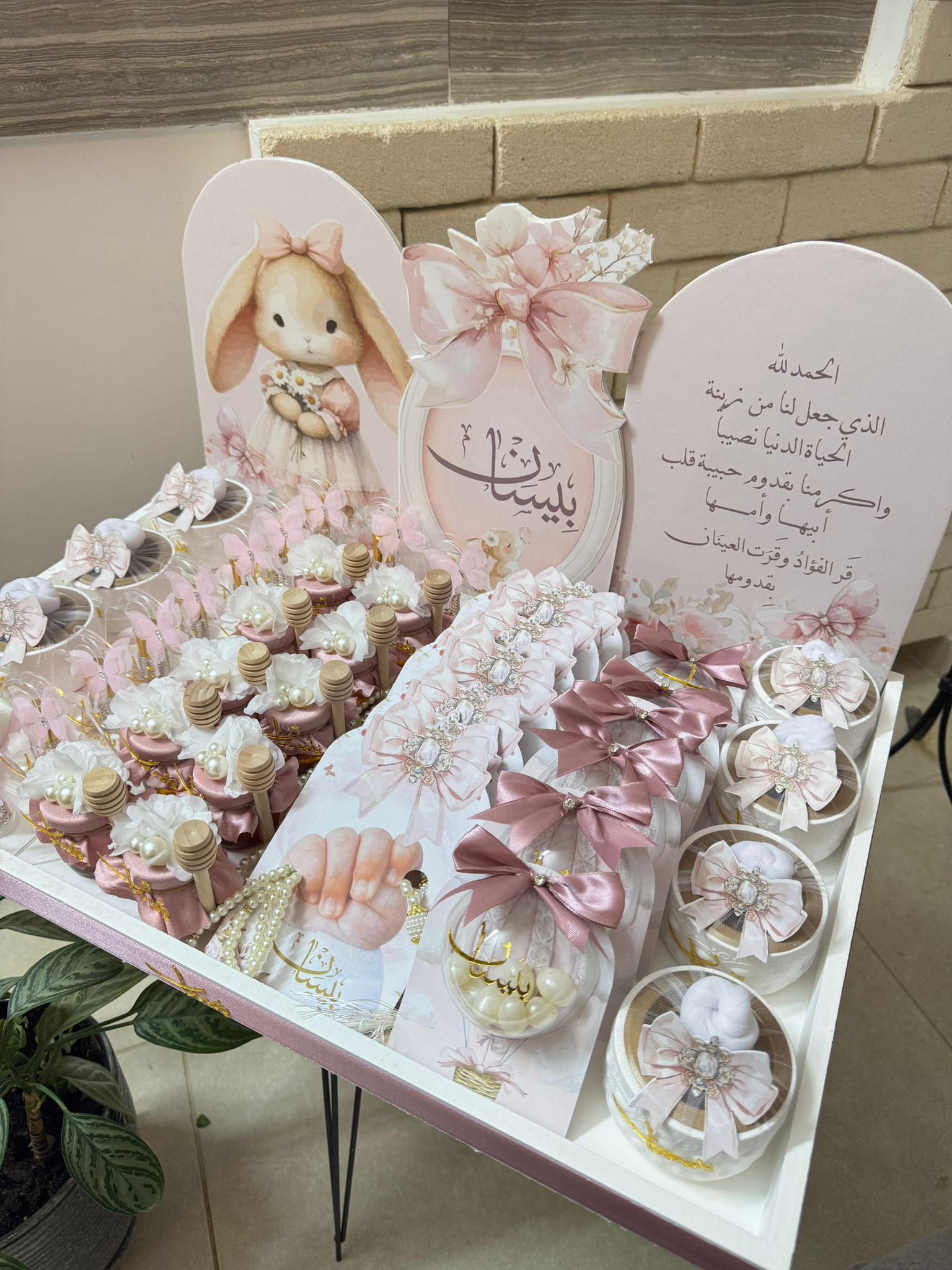 60-piece party favor set with tray 3