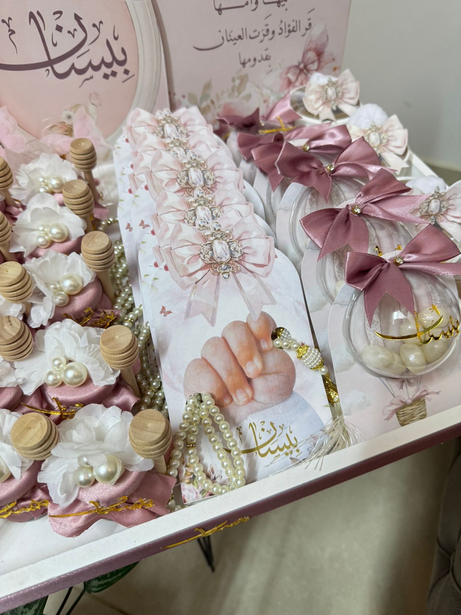 60-piece party favor set with tray 6