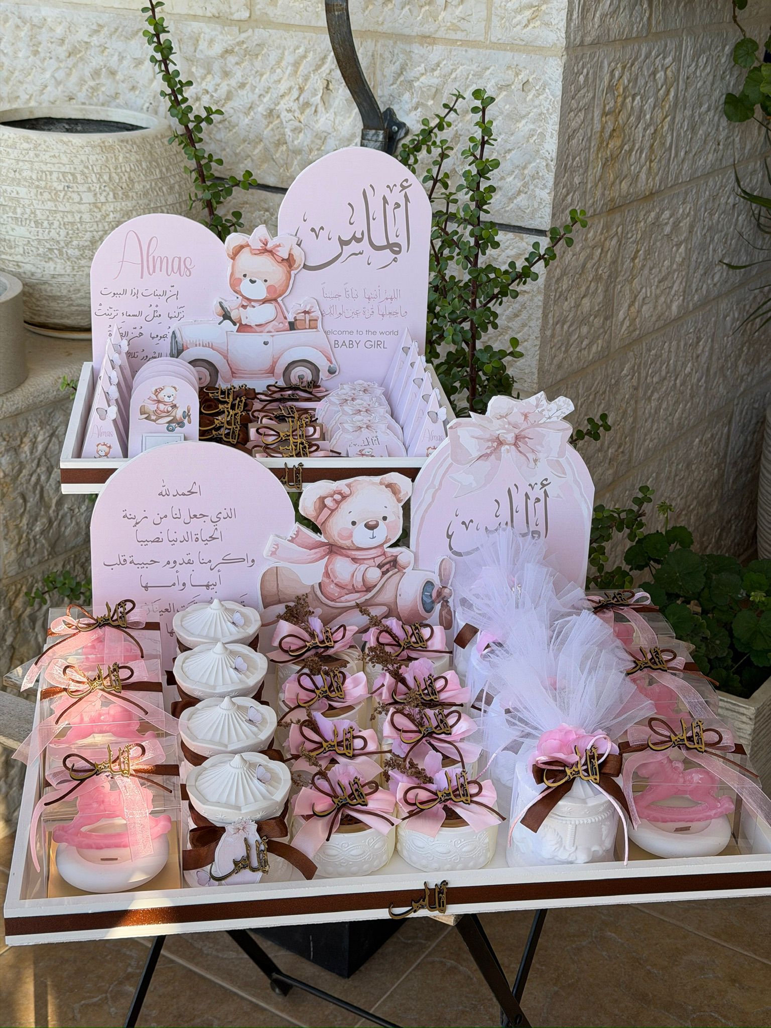 Baby girl party favors: 40 chocolates with tray and 30 favors with tray 5