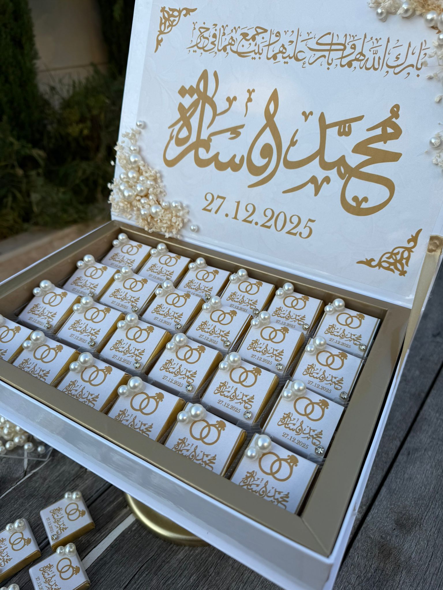 Wedding favors tray with a handprint 2