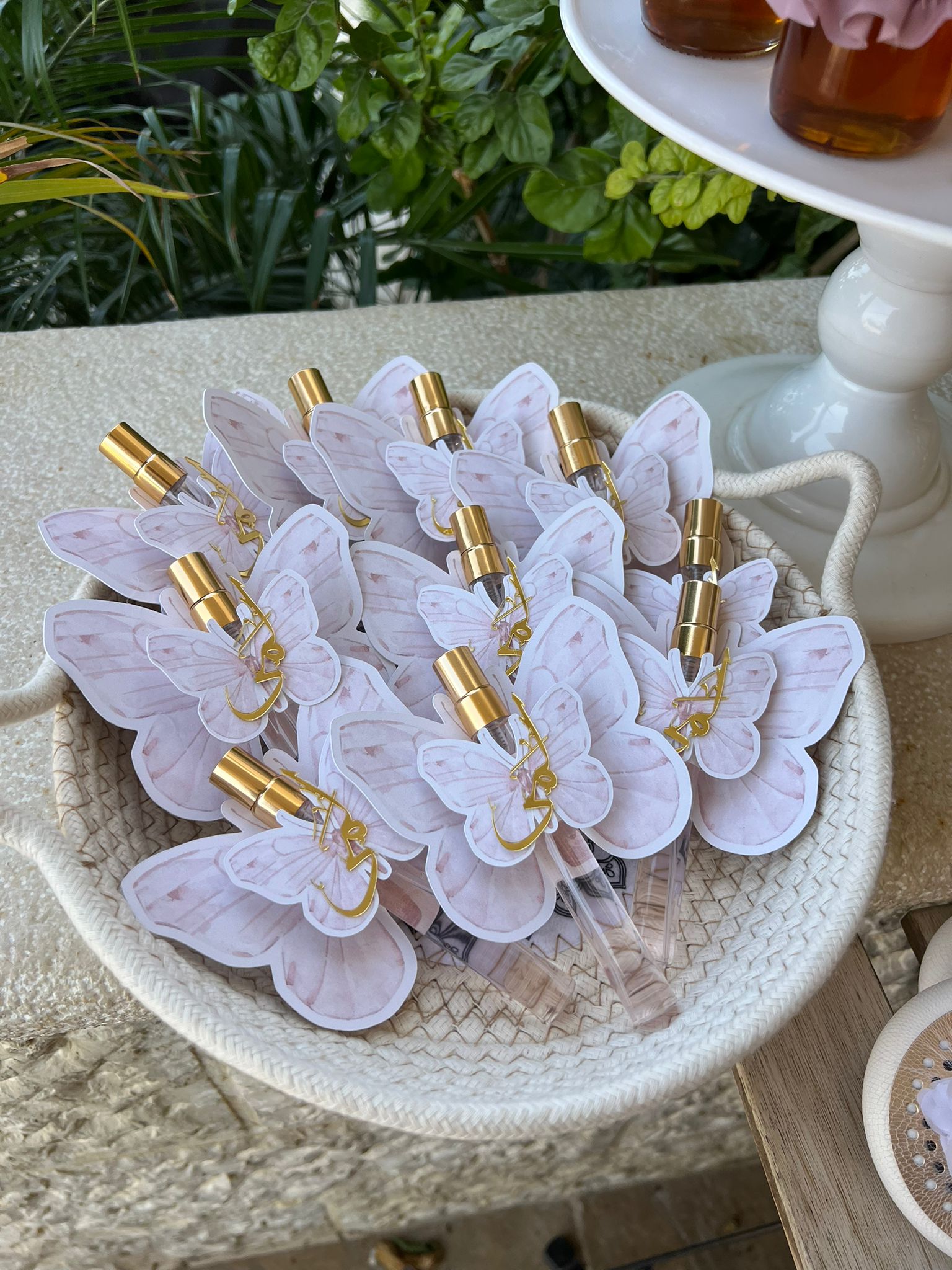 Gucci party favors, 90 pieces, with a tray of 40 chocolates and 50 party favors. 7