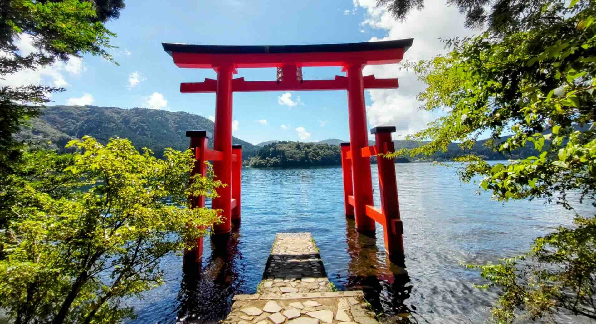 hakone_shrine_torii.jpeg