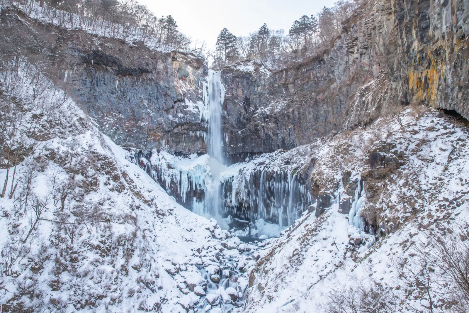 kegon_no_taki_in_winter.webp