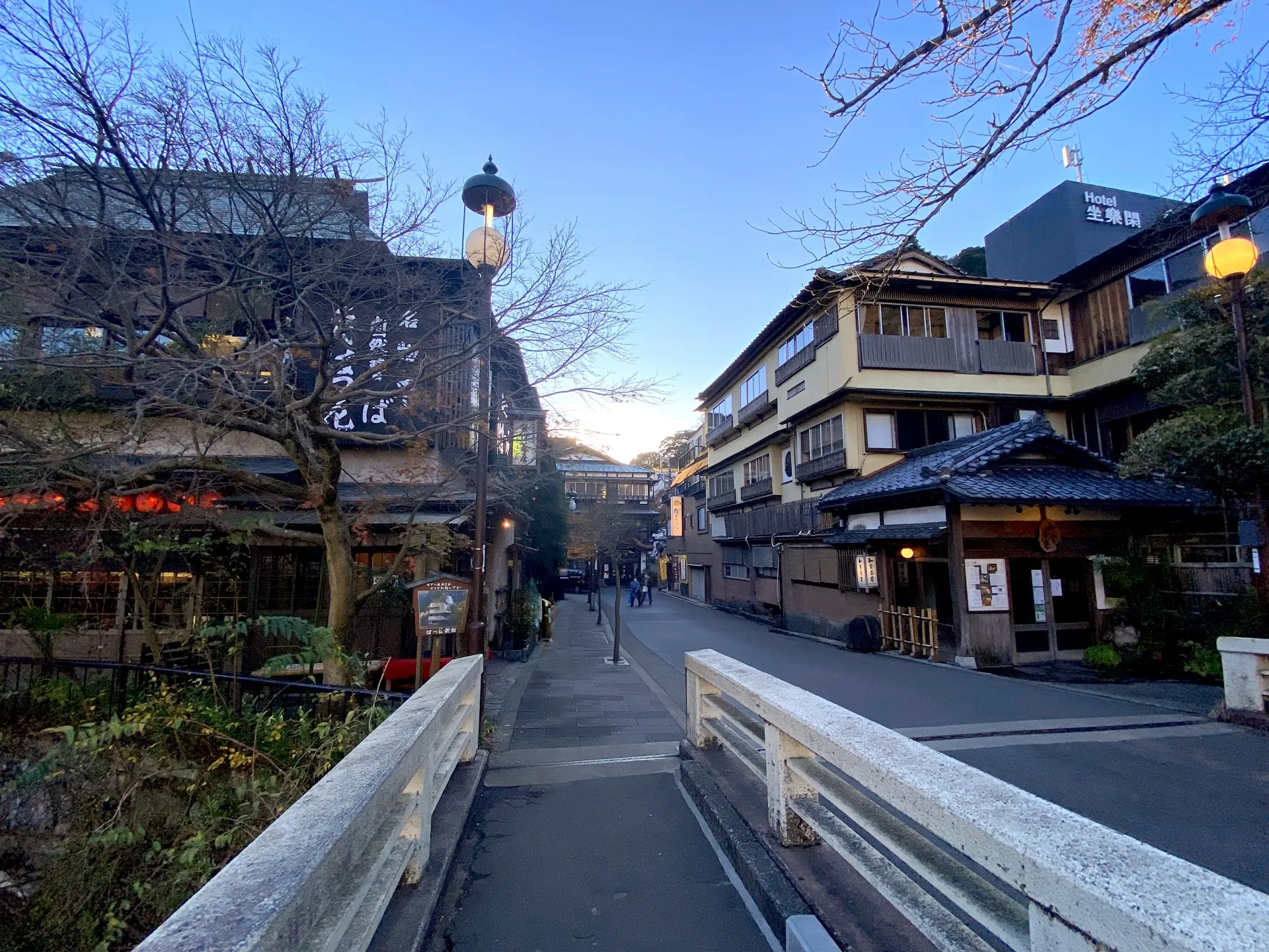 hakone_onsengai1.webp