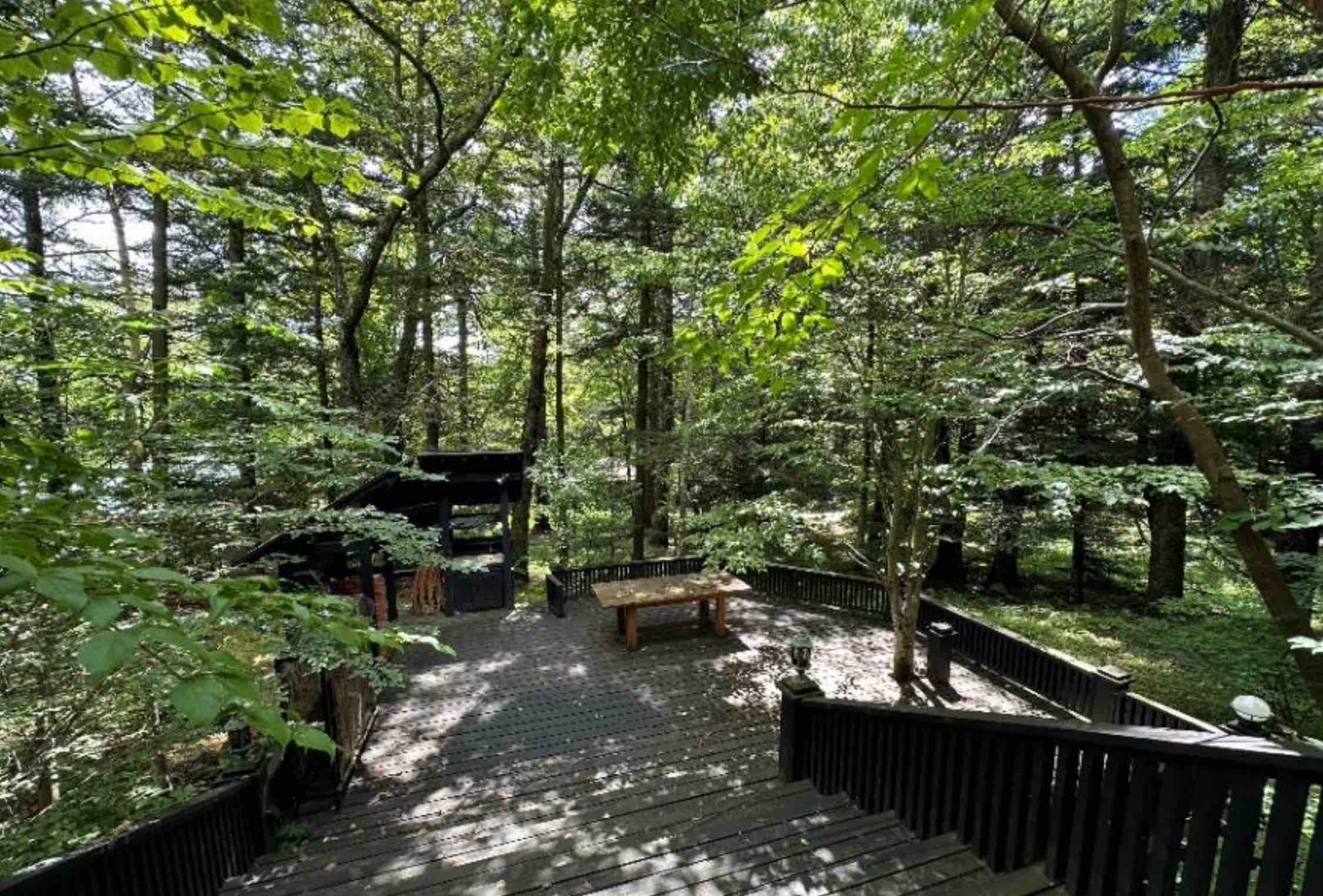 北佐久郡軽井沢町の中古戸建のベランダ