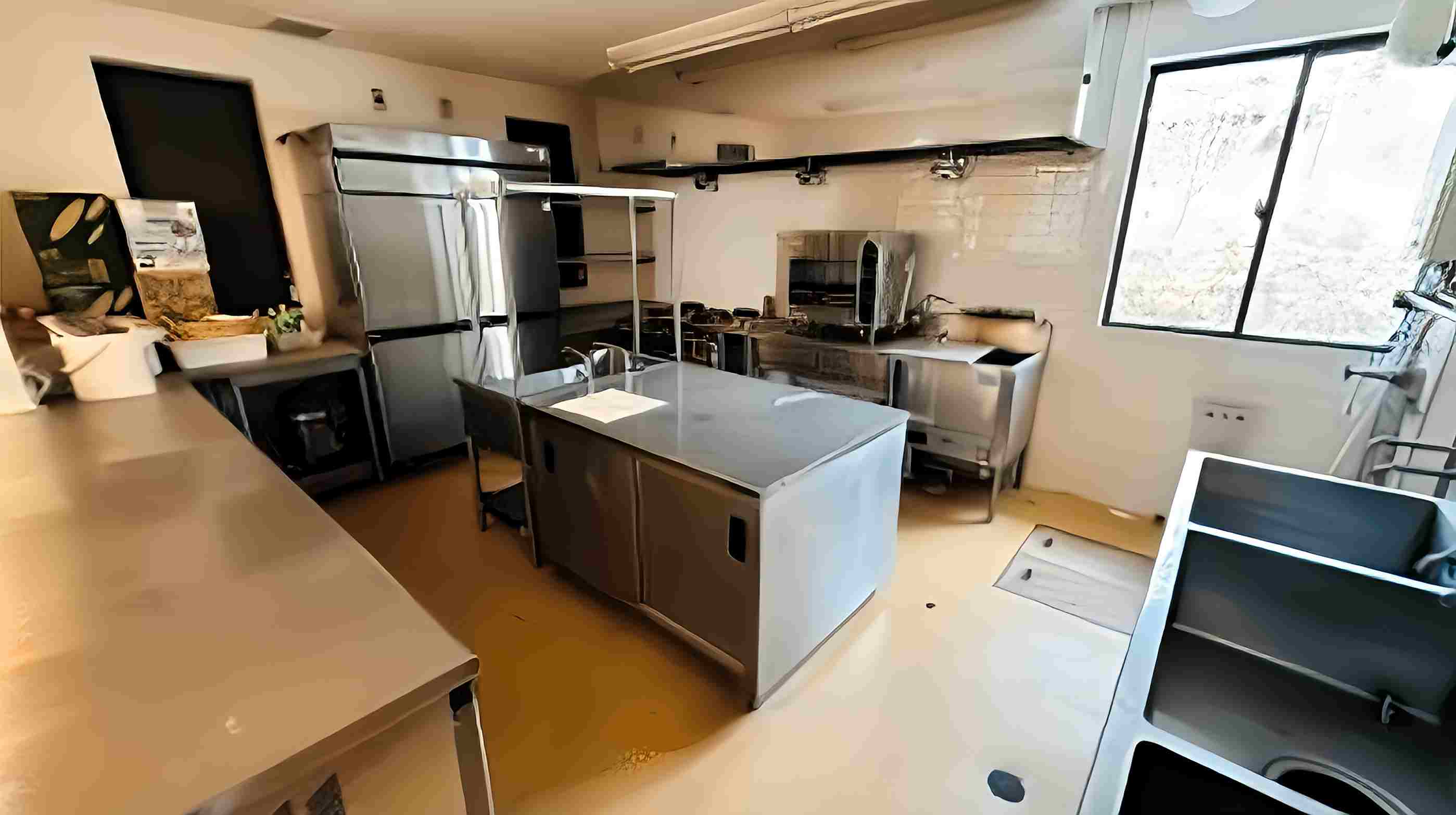 北佐久郡軽井沢町の中古戸建のパントリー