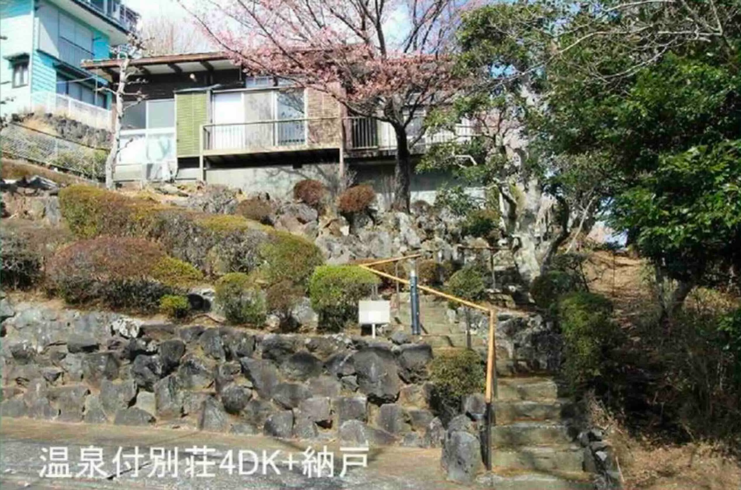 伊豆高原温泉付売別荘の外観