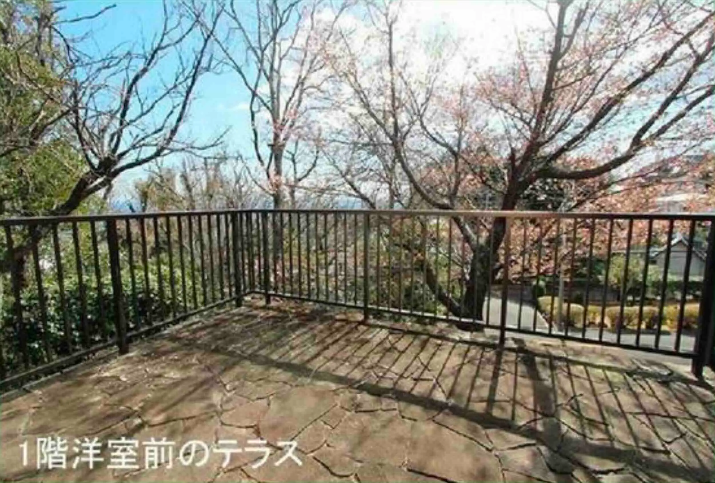 1階洋室前のテラス