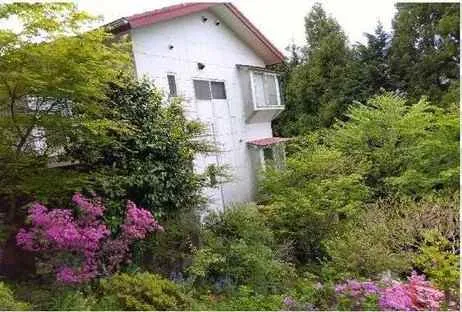 箱根春山荘2世帯別荘 4LDK×2別荘暖炉付・壁芯53.48㎡2LDK×2棟・公簿737㎡