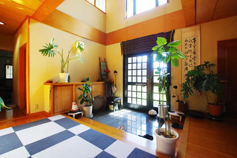 熱海市網代売戸建住宅7LDKの玄関