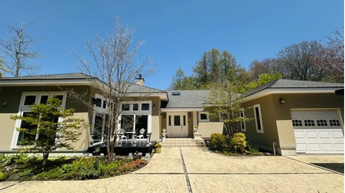 南軽井沢平家建中古アメリカンハウス2LDK+書斎+ガレージ｜軽井沢駅4.9km・敷地500坪超1669㎡