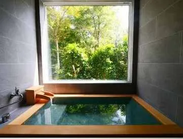 箱根町宮城野戸建 温泉付2LDK別荘 吹抜リビング森林ビュー｜箱根登山鉄道強羅駅車10分の写真 4