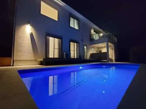 伊東市八幡野の戸建の屋外プール