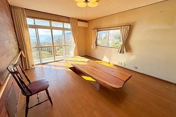 湯河原町吉浜中古戸建のリビング