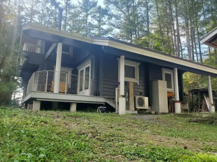 軽井沢町追分中古戸建｜2016年築木造ログハウス広大2LDK・薪ストーブ付ガレージ