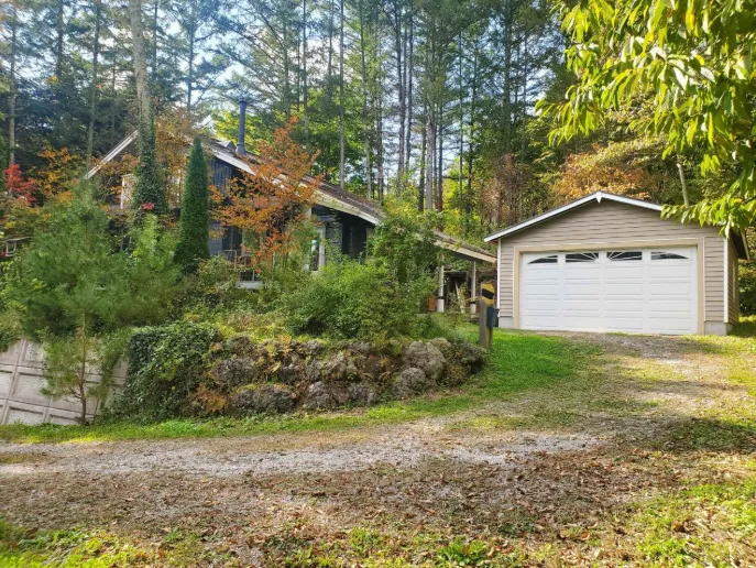 軽井沢町追分中古戸建の庭