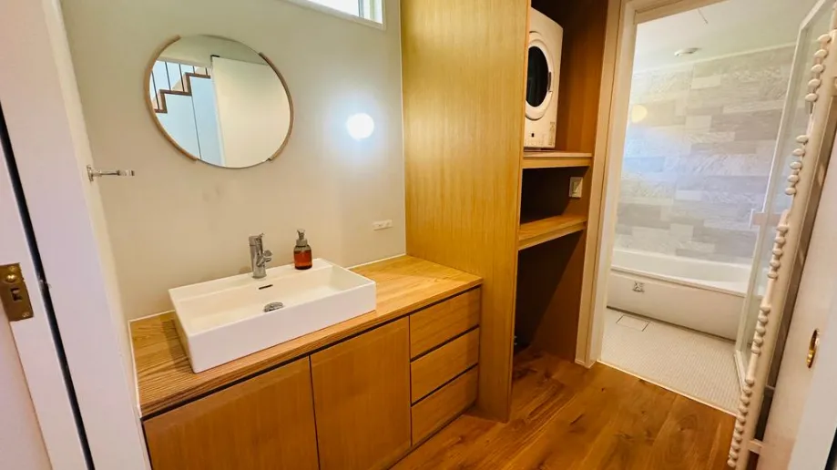 軽井沢町追分西軽井沢中古戸建の洗面室