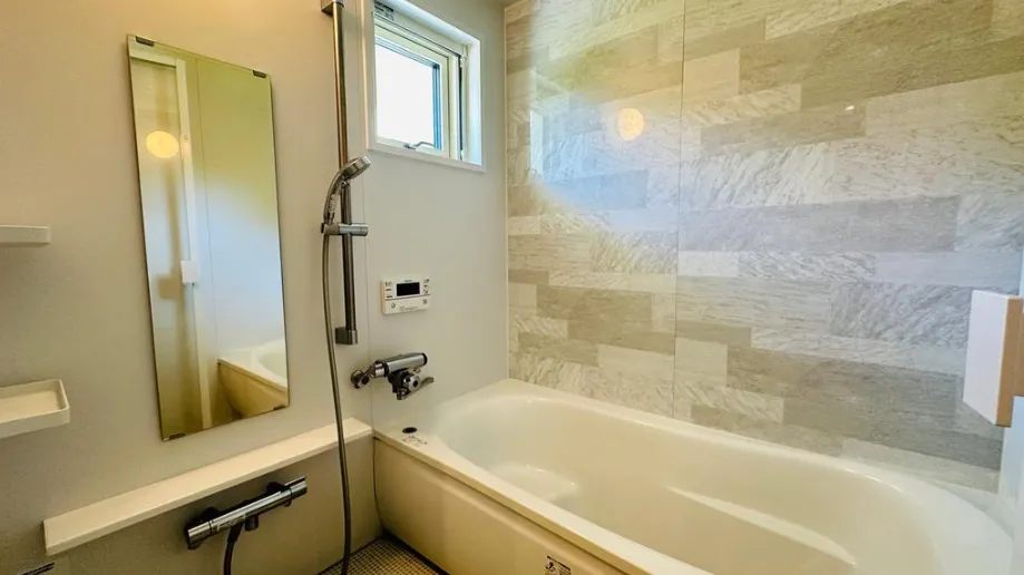 軽井沢町追分西軽井沢中古戸建の浴室