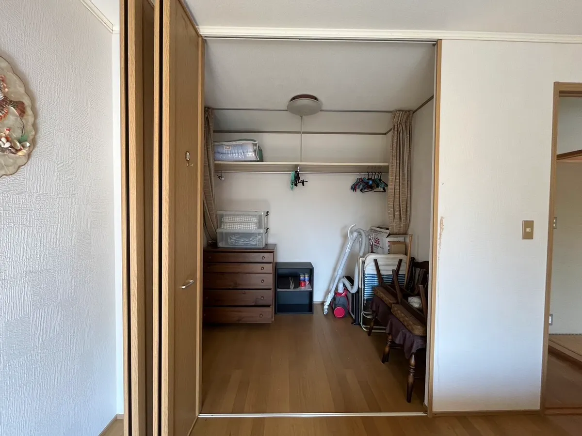 那須町守子の郷F-36中古別荘の2階洋室のW.I.C