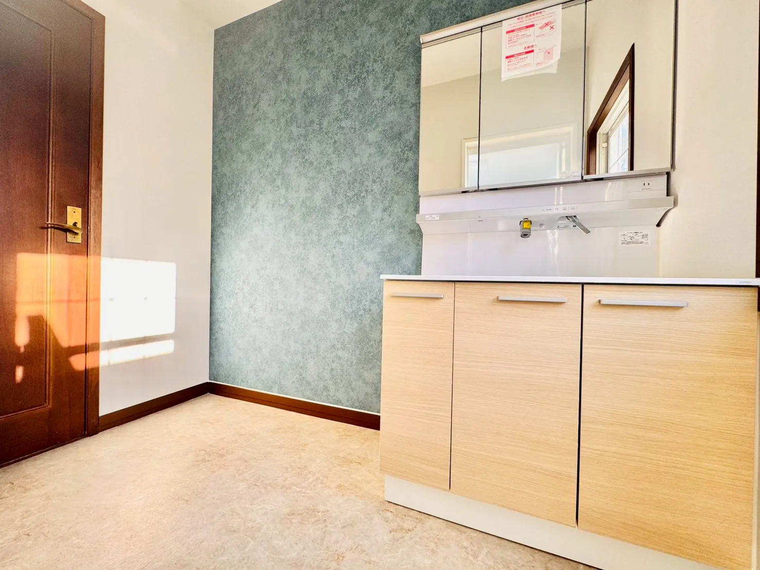 鎌倉市津中古住宅の洗面室