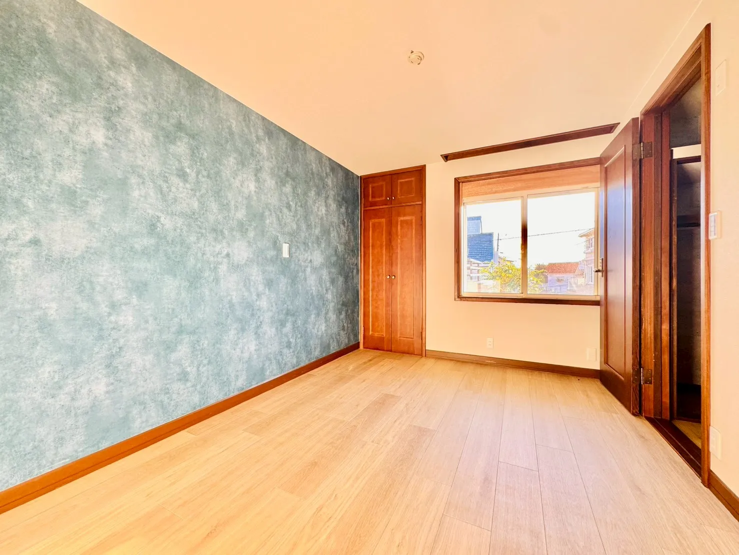 鎌倉市津中古住宅の2階洋室