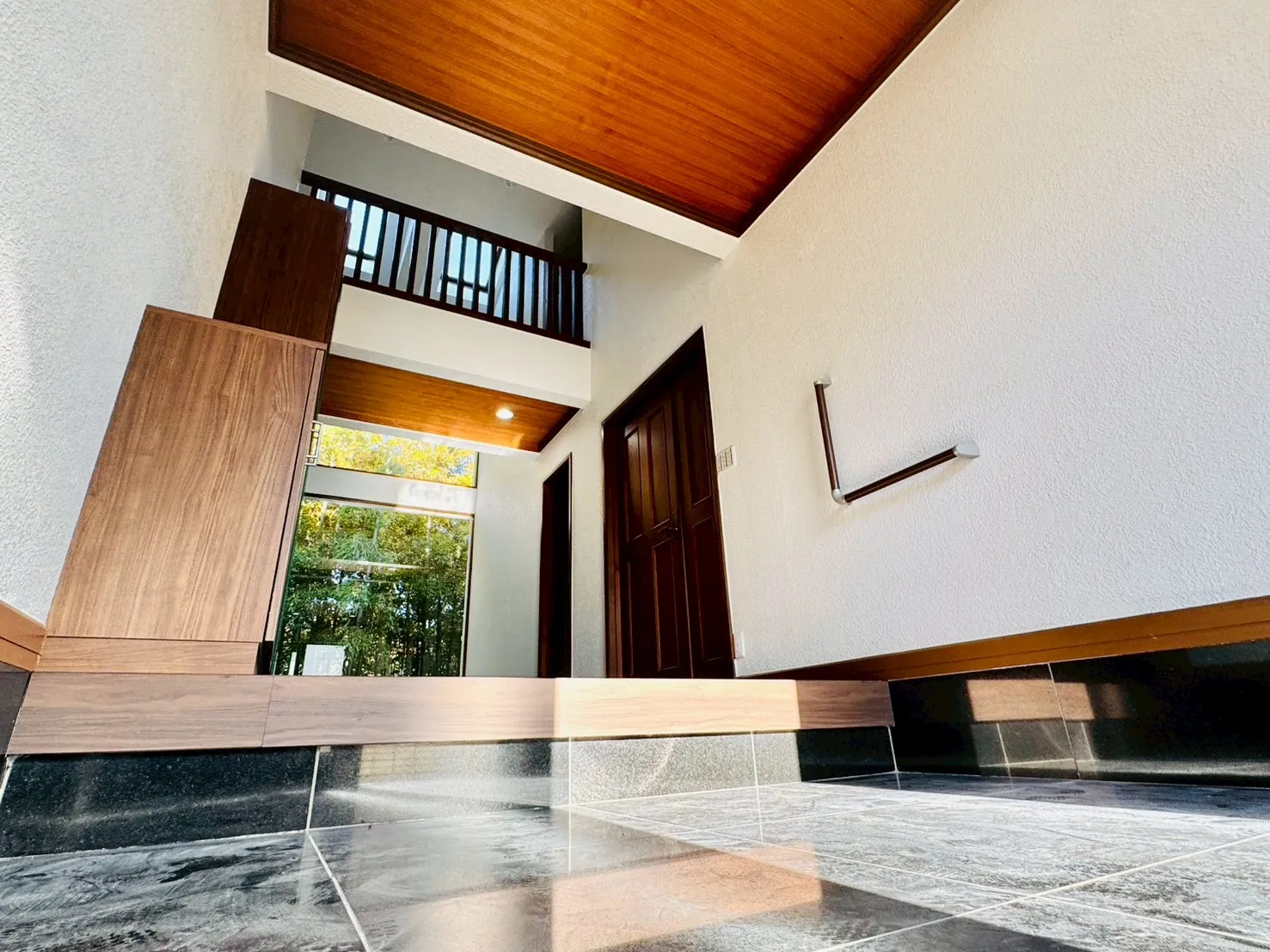 鎌倉市津中古住宅の玄関