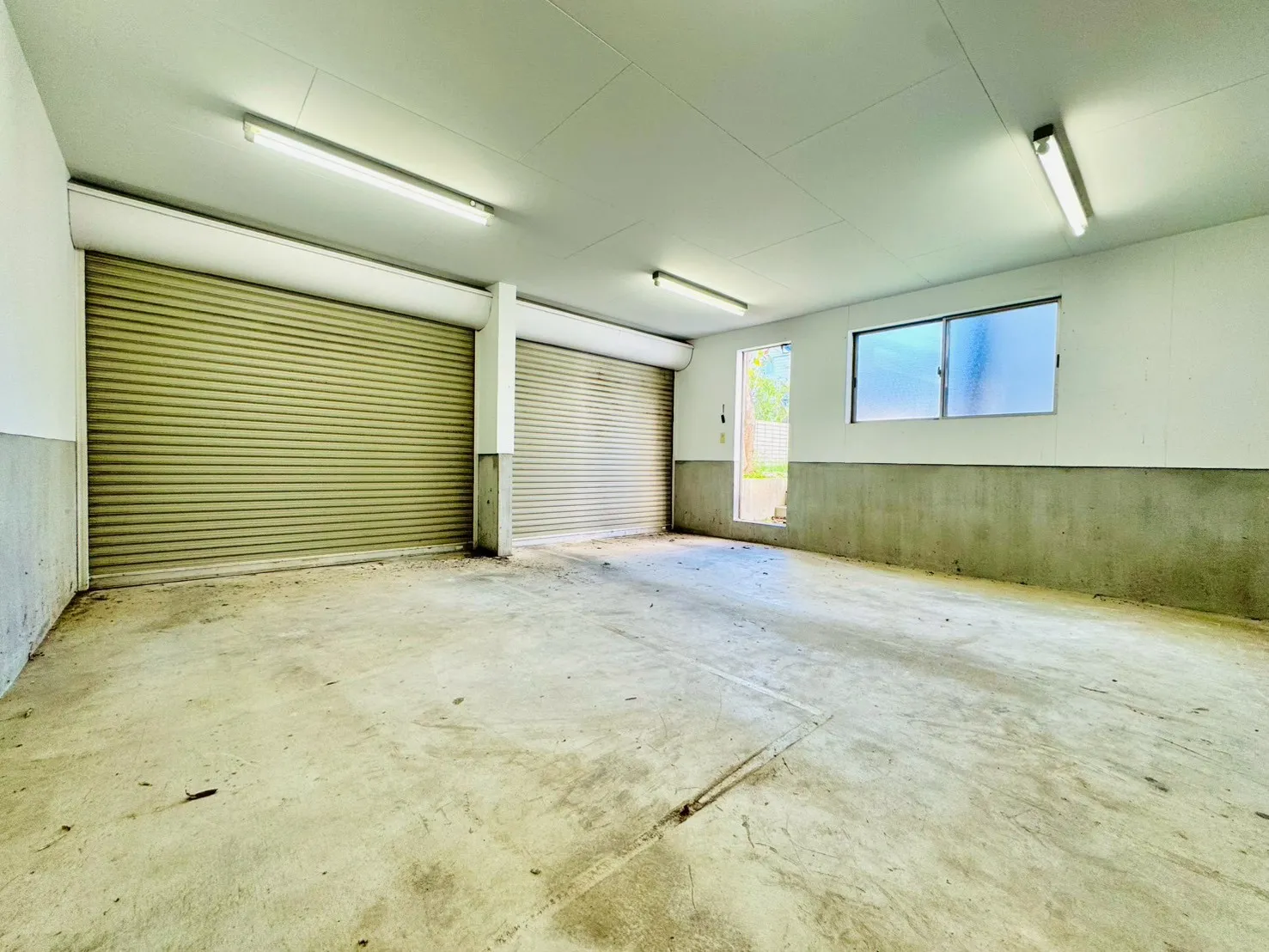 鎌倉市津中古住宅のガレージ