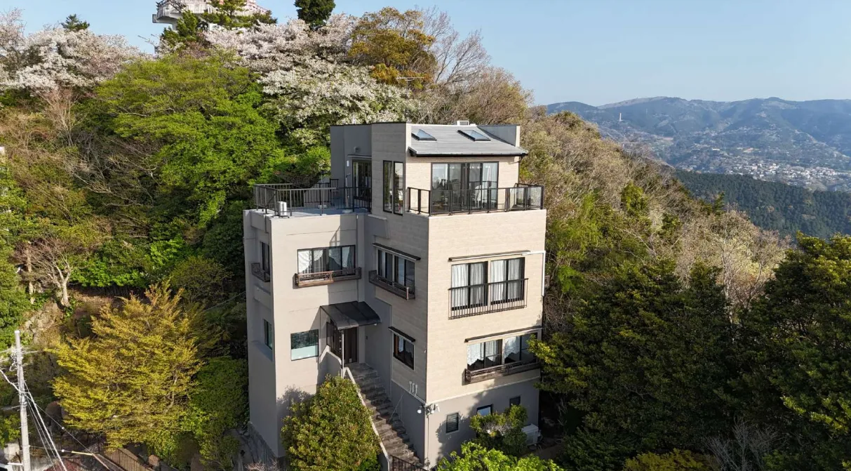 熱海市自然郷別荘地邸宅の外観