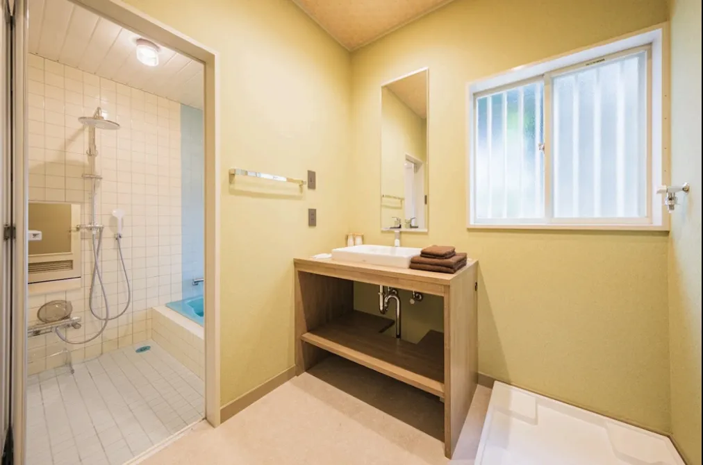 富戸売り中古別荘の洗面室