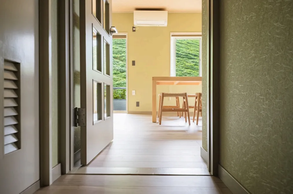 富戸売り中古別荘のLDKの写真1